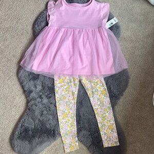 Carter's matching leggings with tunic style t-shirt.  Size 7.